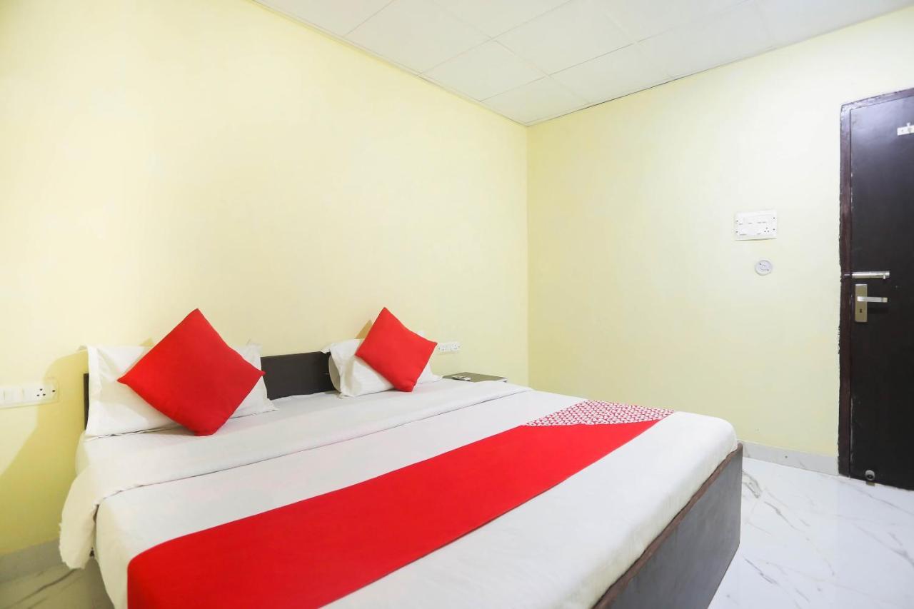 Collection O O 76442 Surya Plus Hotel 3*